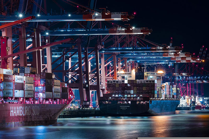 Hamburg-port-full-of-ships Port with containers